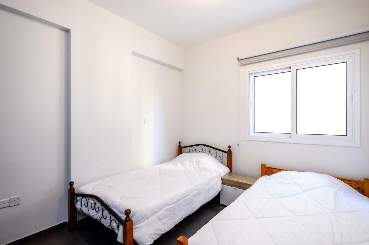 BOOK ME NOW Central Flat Apartment Larnaca Exterior foto