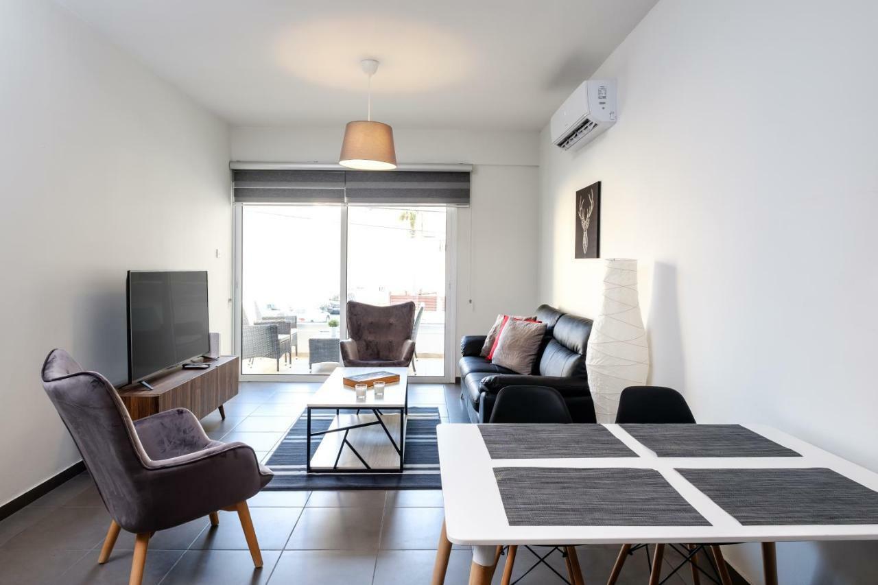 BOOK ME NOW Central Flat Apartment Larnaca Exterior foto