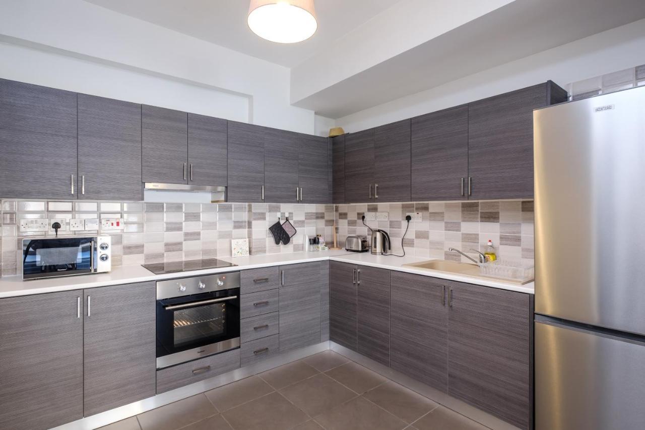 BOOK ME NOW Central Flat Apartment Larnaca Exterior foto